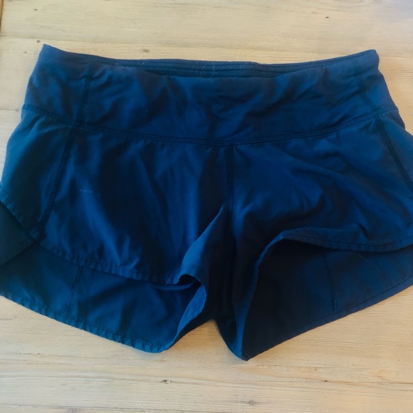 Lululemon size 4 Navy Speed Up 2.5 inseam - Picture 3 of 6